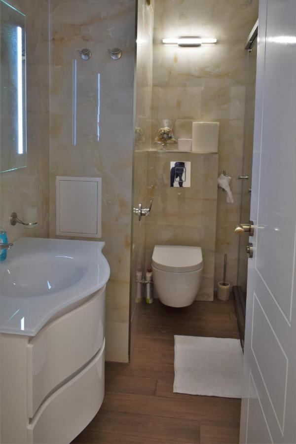 Top Center Apartment Gramophone With Private Parking Burgas Exterior foto